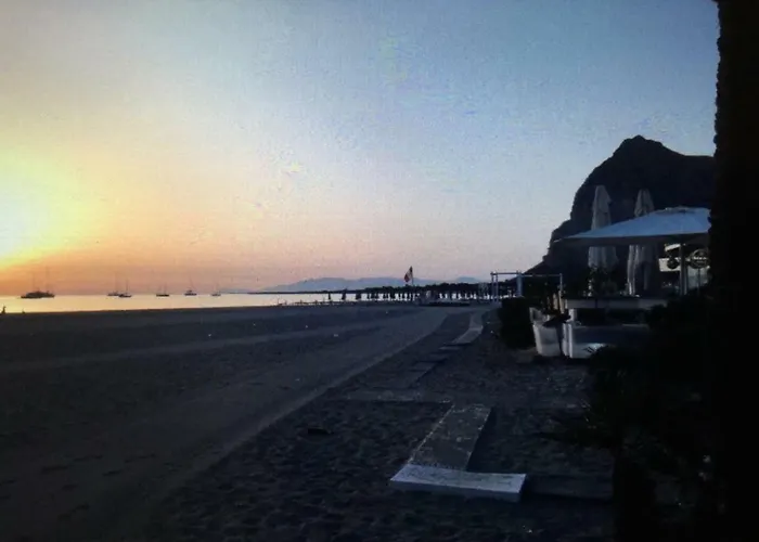 Zefiro&levante2 Luce Del Mare 度假居 *